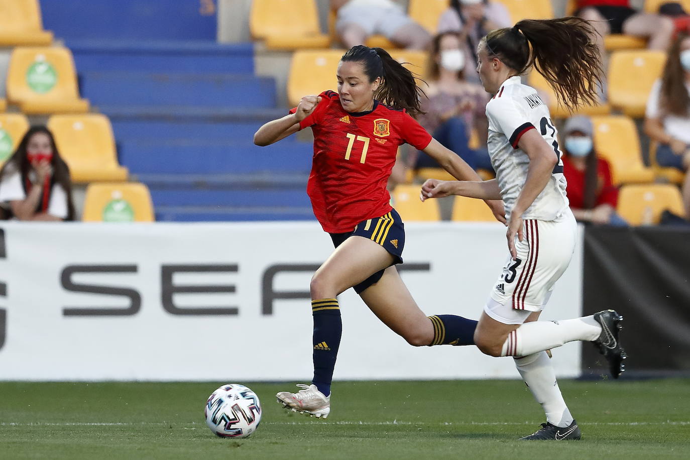 Amaiur se escapa en velocidad de una rival.