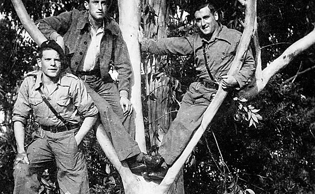 El irunés José María Aguirre, tío-abuelo de Galparsoro, a la izquierda, en Cataluña antes de que fuese capturado en Francia por los nazis. 