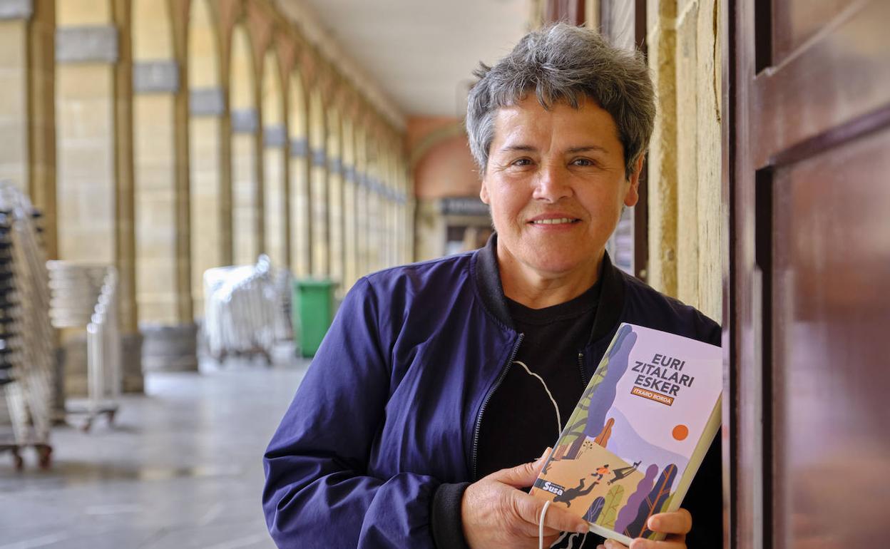 Itxaro Bordak ostiralean aurkeztu zuen liburua Donostian. 