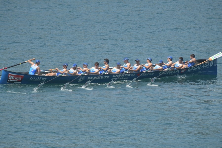 La Ama Guadalupekoa de Hondarribia y Arraun Lagunak se han impuesto este domingo en el Campeonato de Gipuzkoa de Traineras. 
