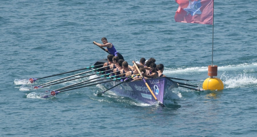 La Ama Guadalupekoa de Hondarribia y Arraun Lagunak se han impuesto este domingo en el Campeonato de Gipuzkoa de Traineras. 