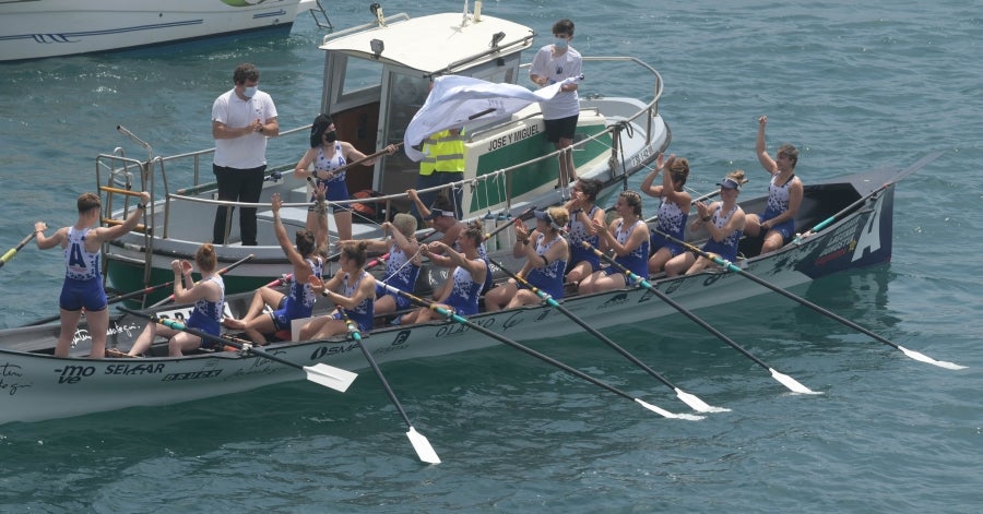 La Ama Guadalupekoa de Hondarribia y Arraun Lagunak se han impuesto este domingo en el Campeonato de Gipuzkoa de Traineras. 