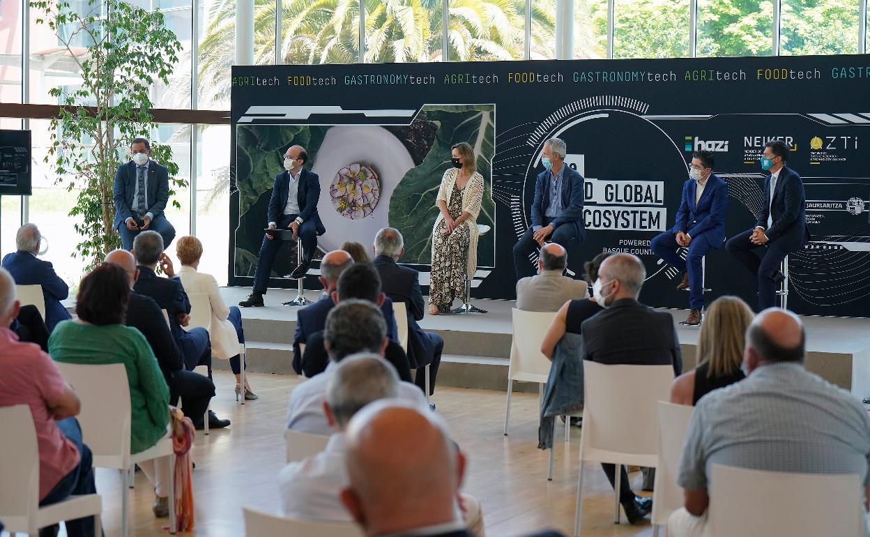 Tras la presentación del proyecto tuvo lugar un coloquio. 