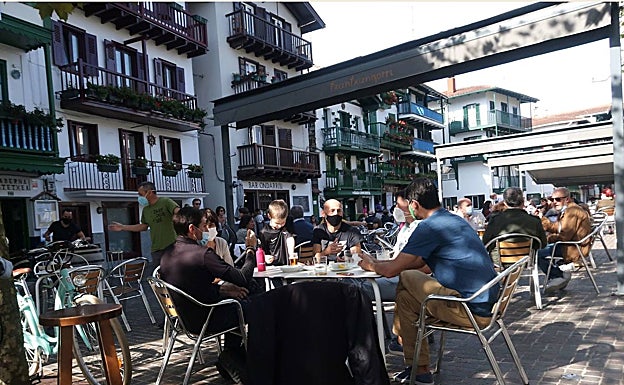 La caída de la incidencia acerca a Euskadi a una relajación de las limitaciones la próxima semana