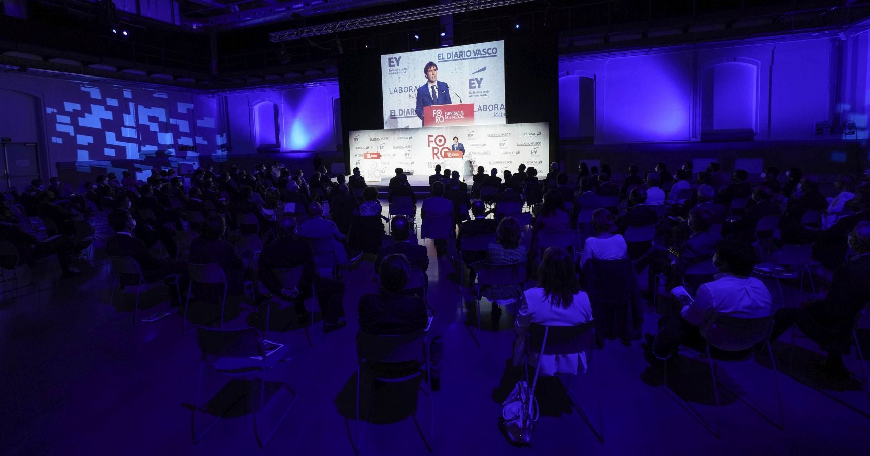 El director de El Diario Vasco, David Taberna, interviene en el XI Foro Empresarial de Gipuzkoa
