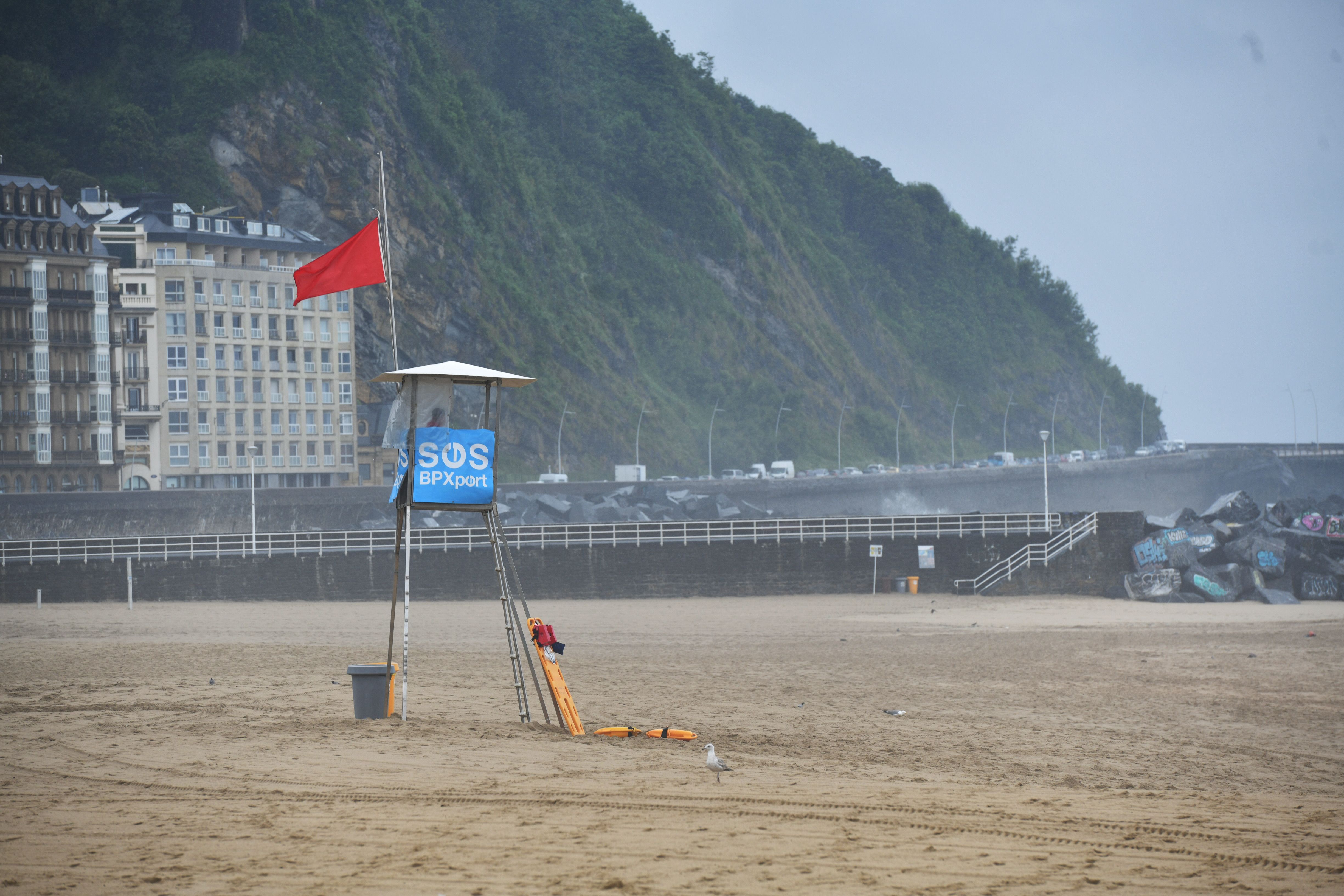 El día de hoy ha tenido poco de veraniego. Se han impuesto las lluvias y las temperaturas más propias de otoño