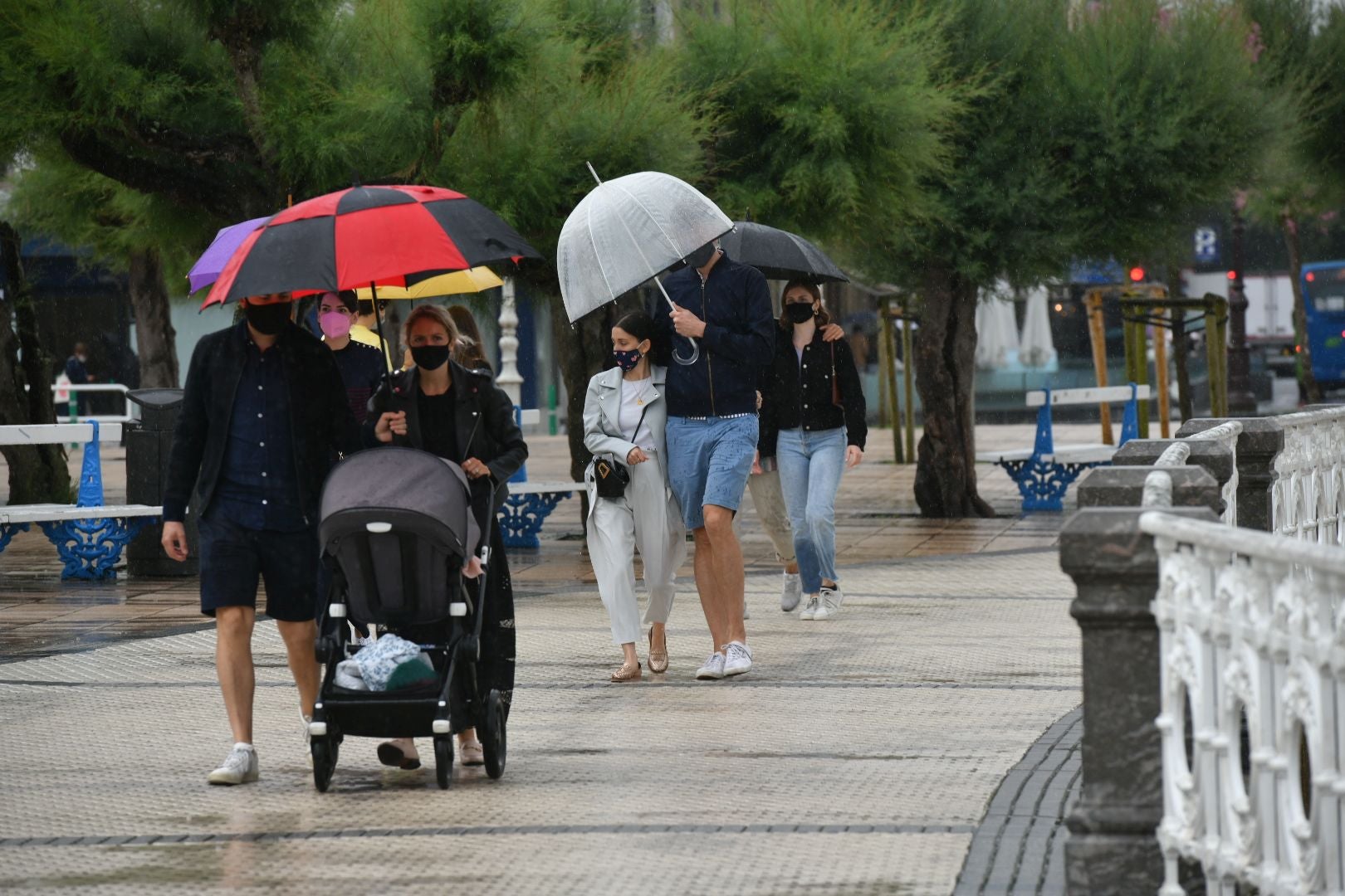 El día de hoy ha tenido poco de veraniego. Se han impuesto las lluvias y las temperaturas más propias de otoño