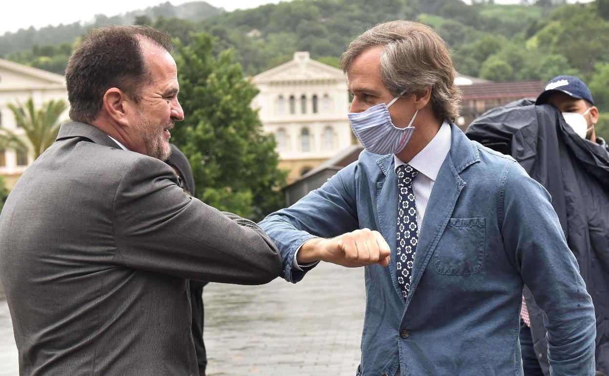 Iturgaiz y González Terol, en julio pasado durante un acto electoral de PP+Cs. 