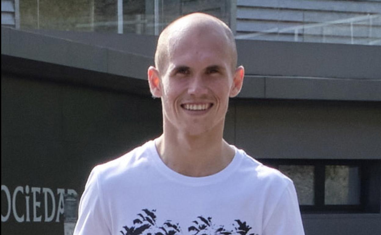 Jon Guridi posa sonriente en las instalaciones de Zubieta. 