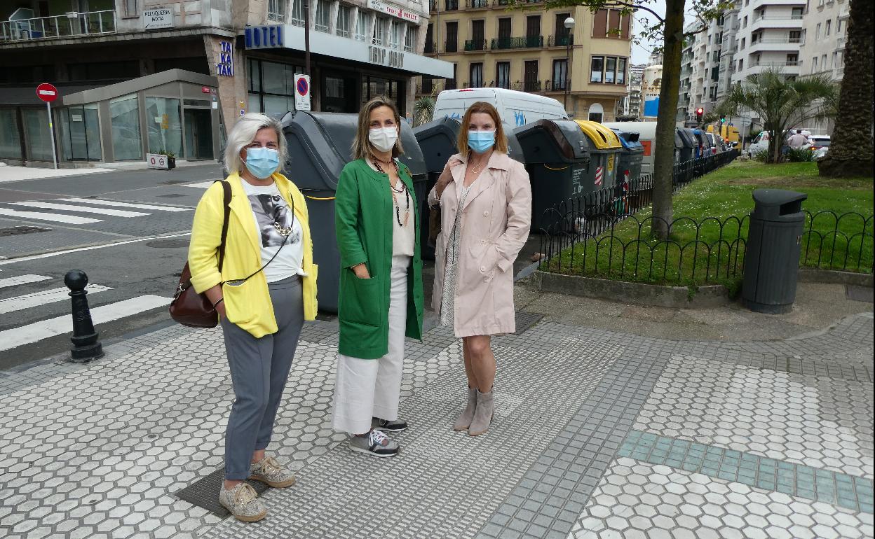 Karmele Egues, Charo Casteres y Marta Fernandez, miembros de la nueva asociación.