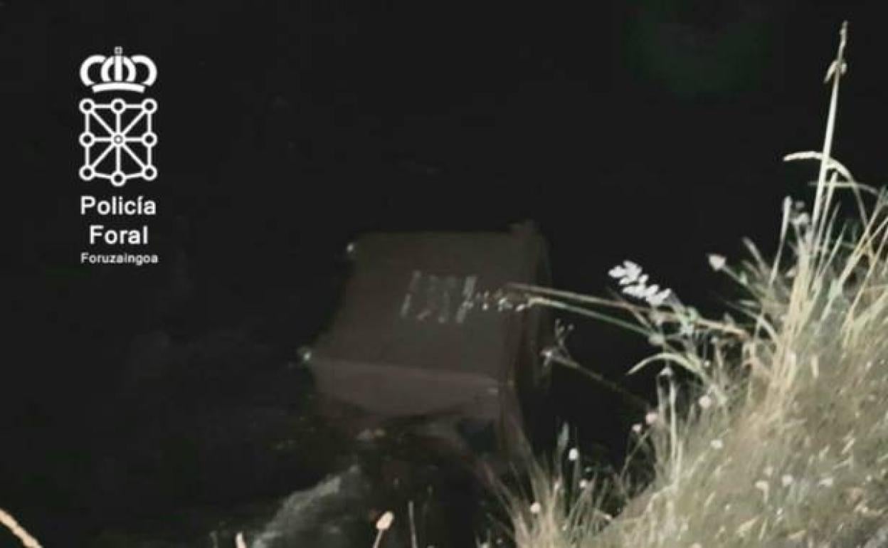 El contenedor arrojado a la regata.