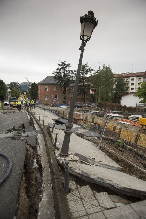Fotos: Socavón en la calle Artaleku