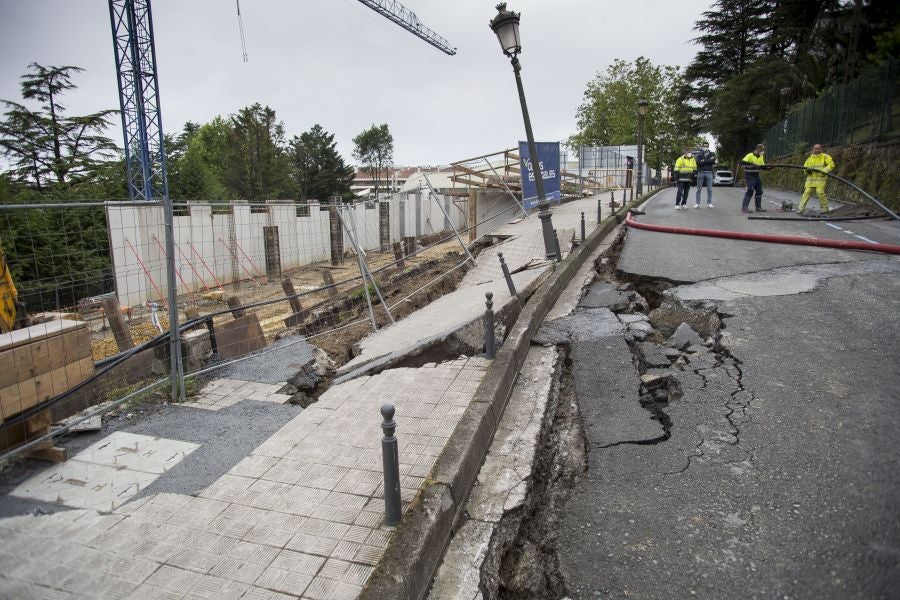 Fotos: Socavón en la calle Artaleku