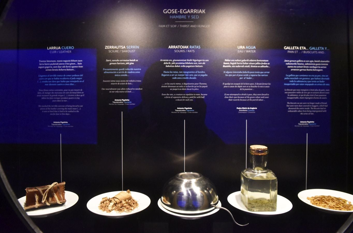 El museo donostiarra acoge una magna exposición sobre la primera vuelta al mundo que reúne audiovisuales y documentos de época, en un homenaje al espíritu aventurero y explorador del ser humano