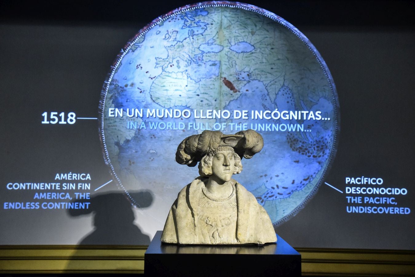 El museo donostiarra acoge una magna exposición sobre la primera vuelta al mundo que reúne audiovisuales y documentos de época, en un homenaje al espíritu aventurero y explorador del ser humano