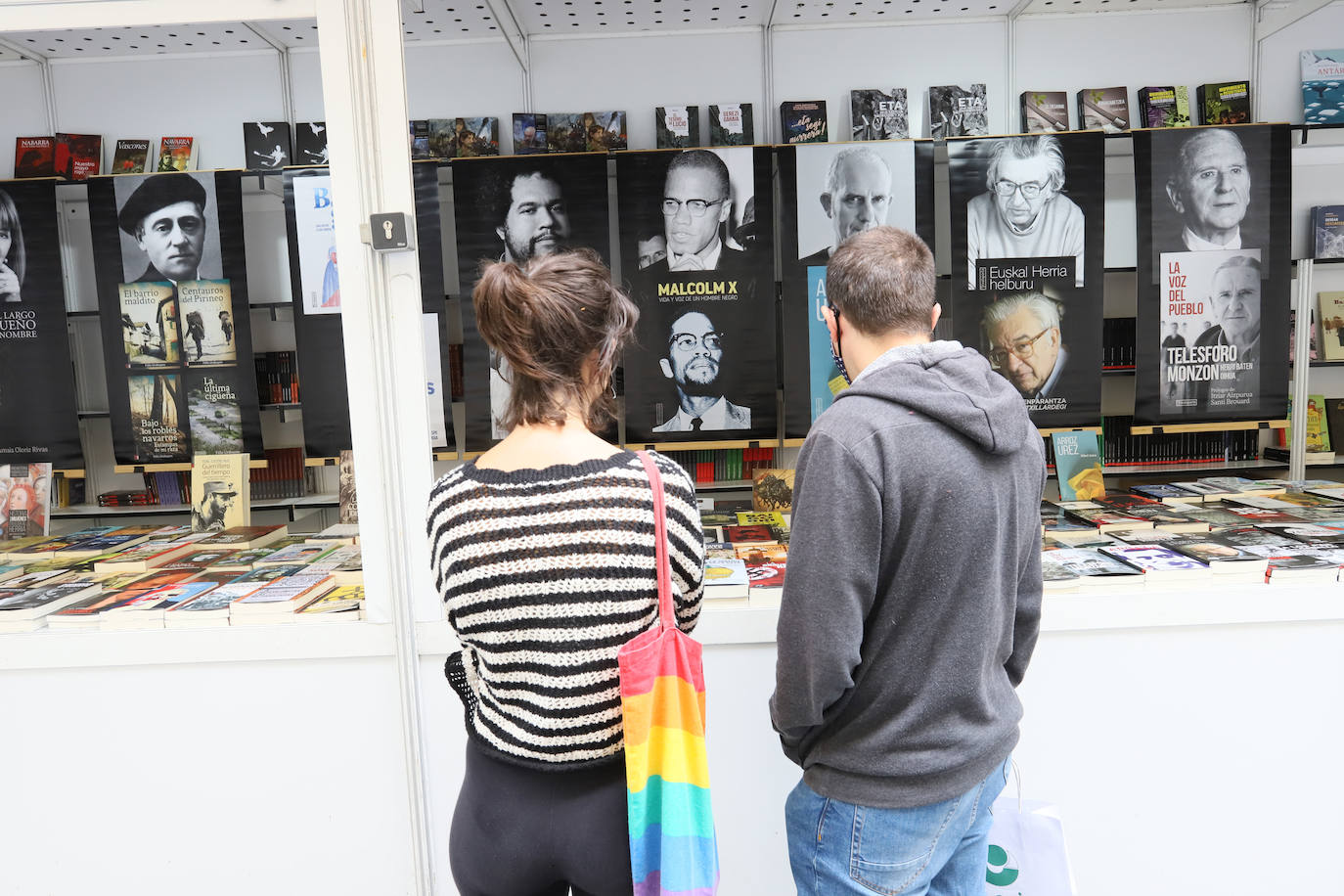 Fotos: La Feria del Libro abre puestos y actividades