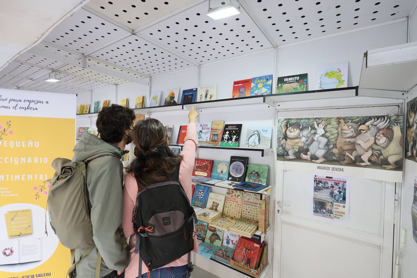 Fotos: La Feria del Libro abre puestos y actividades