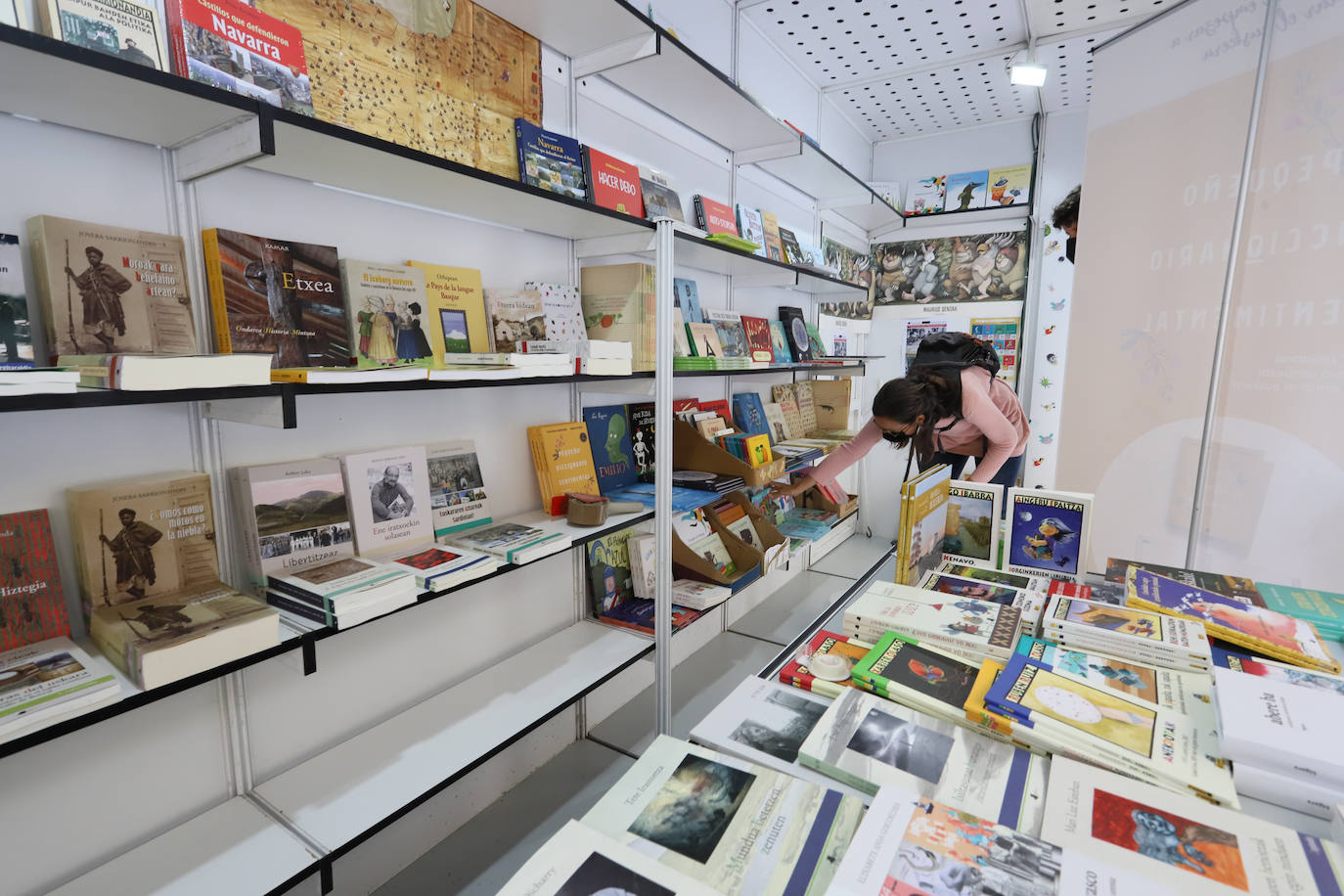Fotos: La Feria del Libro abre puestos y actividades
