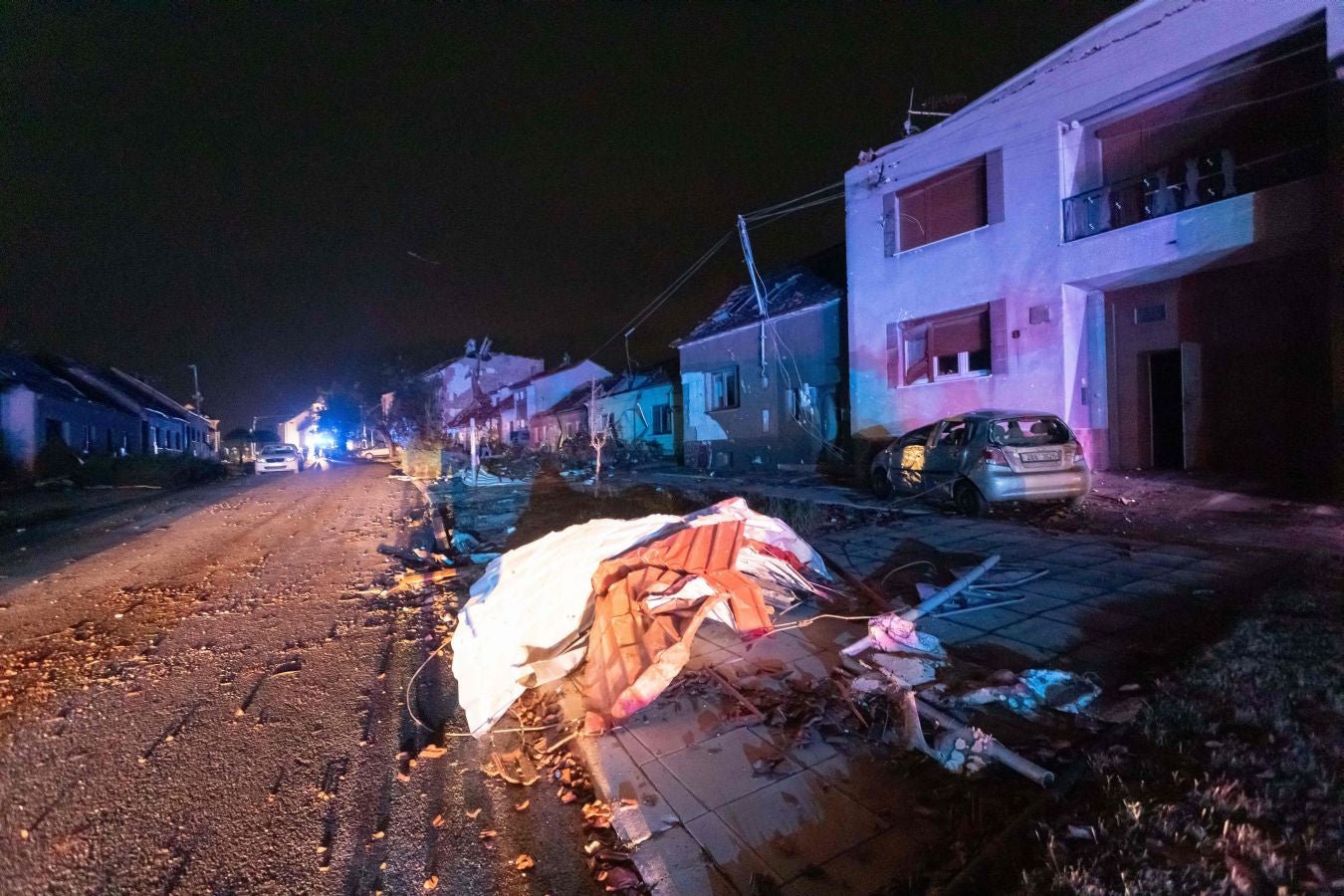 Fotos: Un tornado deja tres muertos y arrasa casas en República Checa