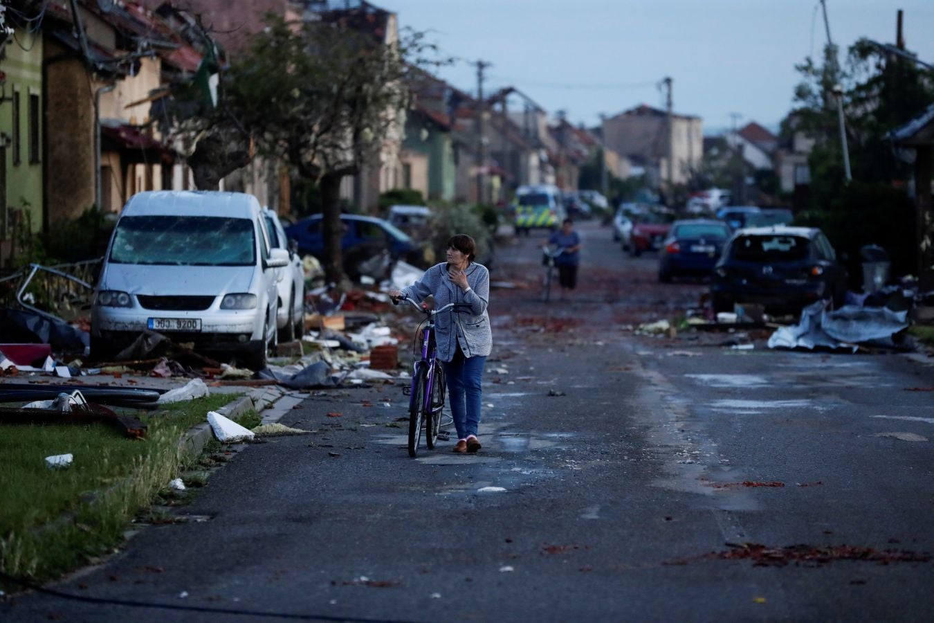 Fotos: Un tornado deja tres muertos y arrasa casas en República Checa