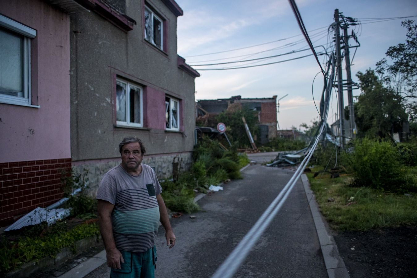 Fotos: Un tornado deja tres muertos y arrasa casas en República Checa