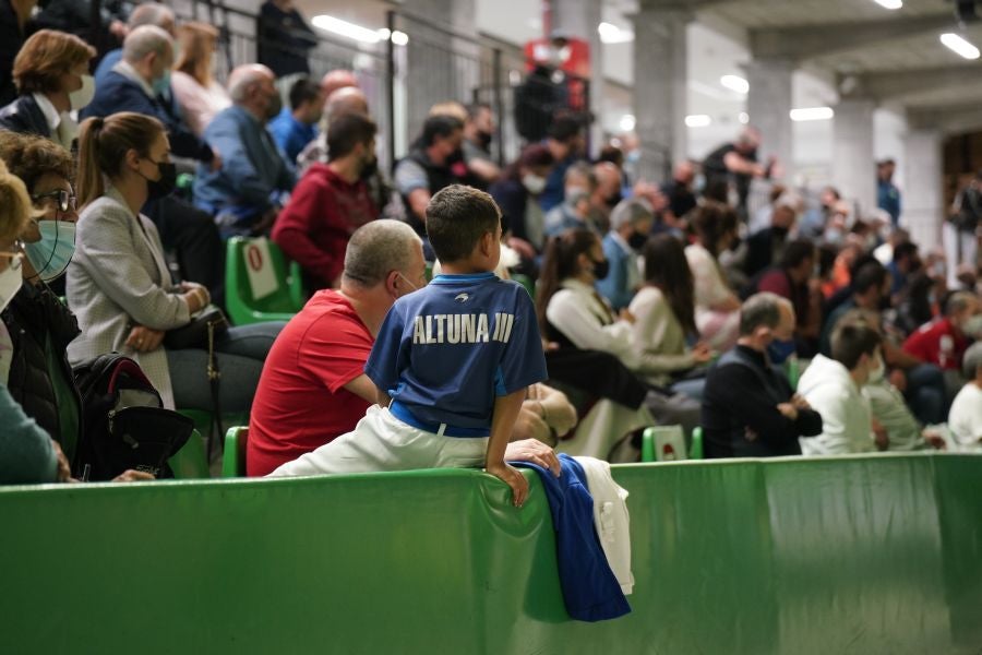 Fotos: Vuelve el público a los frontones