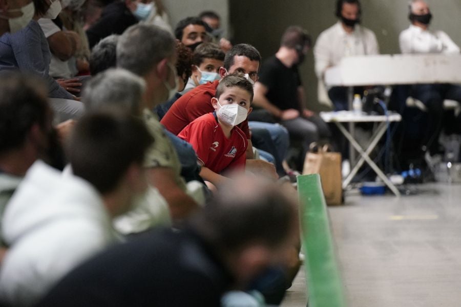 Fotos: Vuelve el público a los frontones