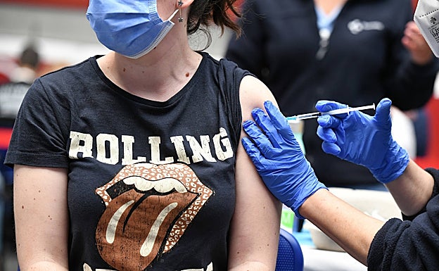 Salud encara una semana récord de vacunas para lograr la inmunidad de grupo en 50 días