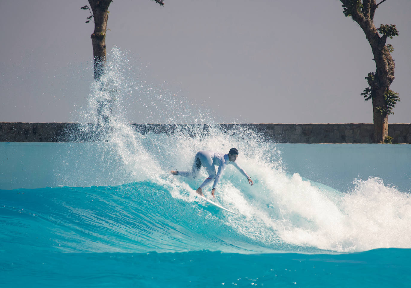 Las instalaciones brasileñas albergan la primera playa tropical de interior del mundo, de la mano de Wavegarden.