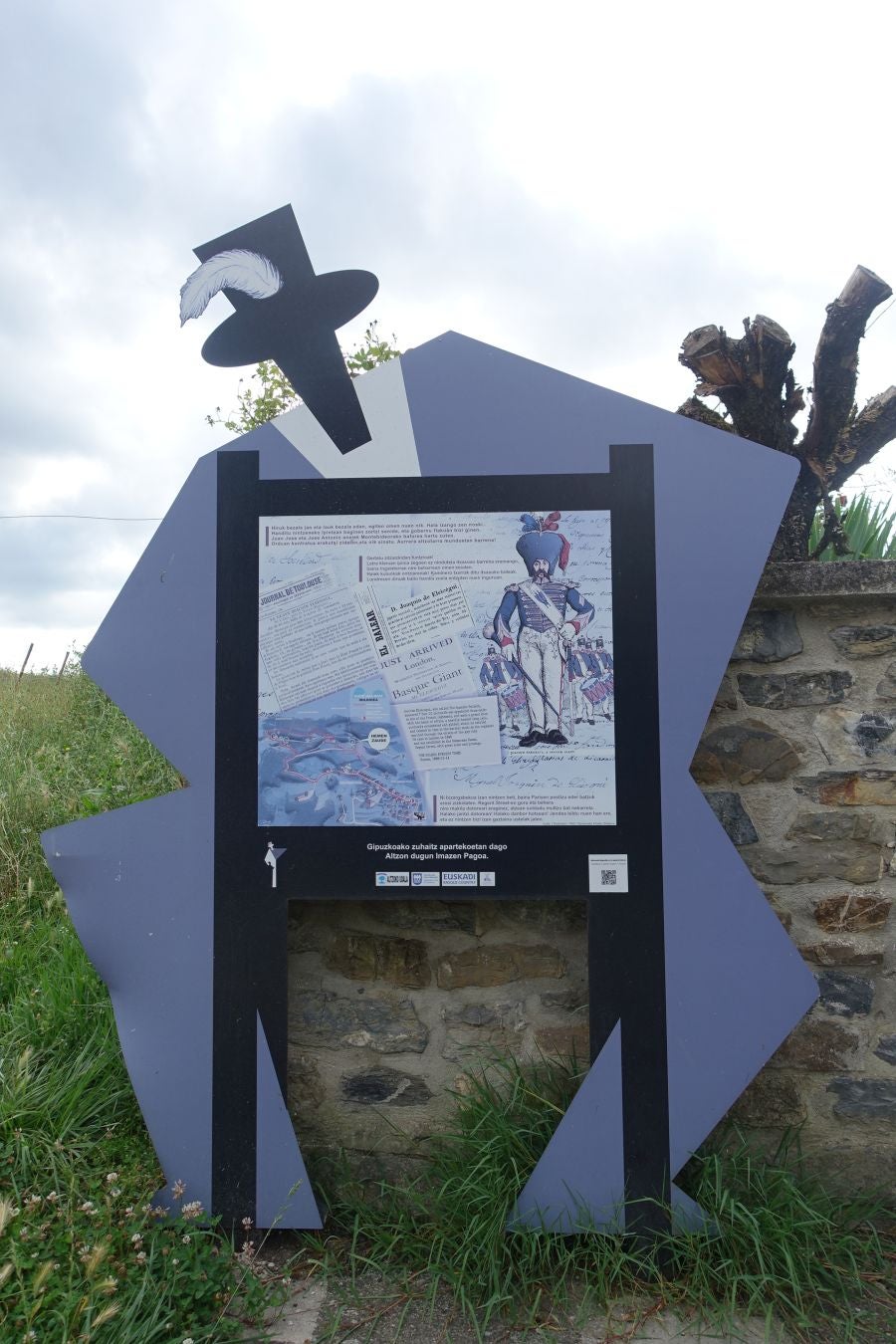 Sus 801 metros de altitud no le hacen uno de los montes más destacables, pero su peculiar cima lo convierte en uno de los que hay que conocer