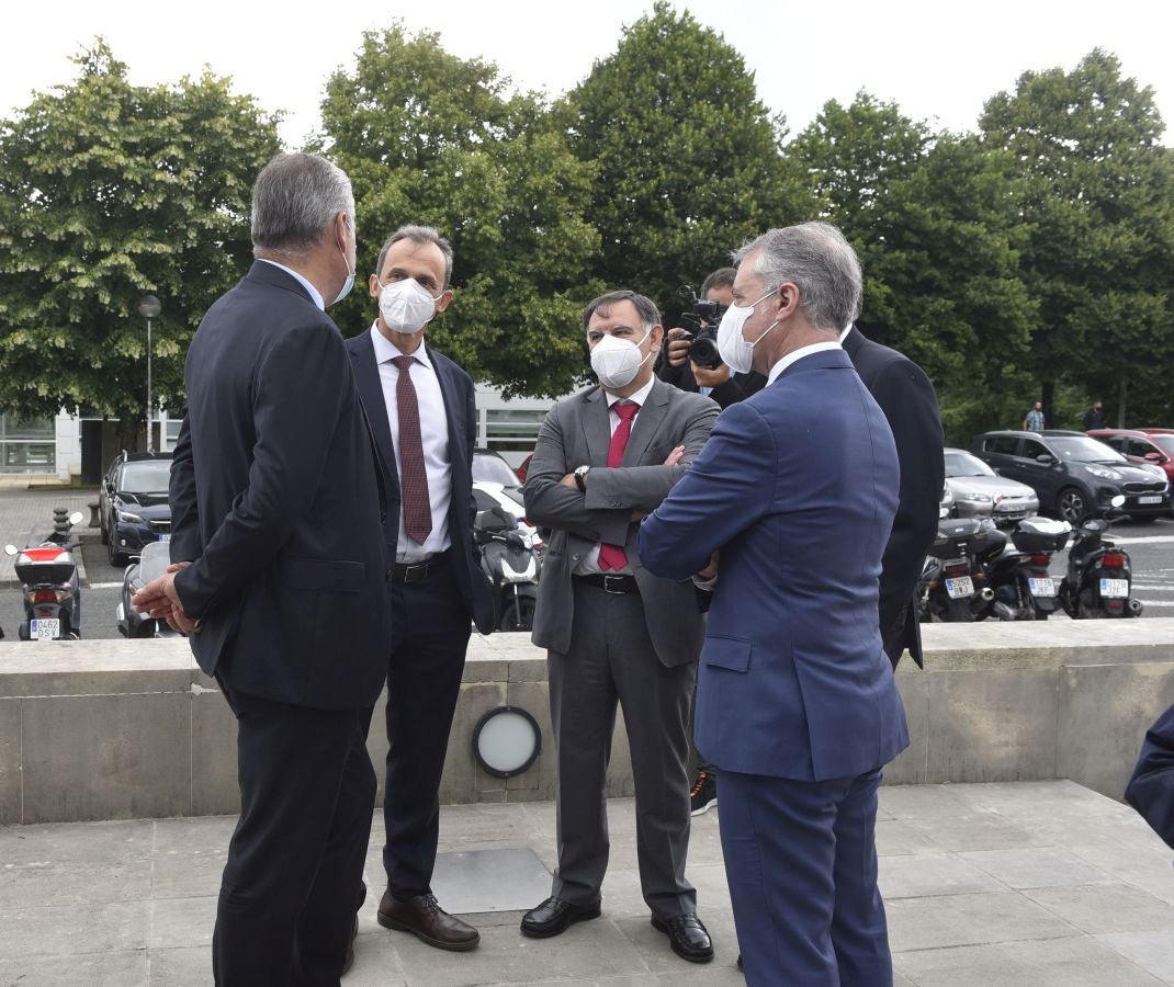 Bayer sella su apuesta por Gipuzkoa con la inauguración de los laboratorios de Miramón. La apertura de la las instalaciones de Viralgen ha estado presidida por el lehendakari y con presencia del ministro Pedro Duque