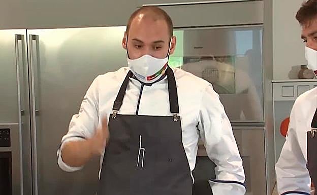 Receta de ostras con clavo, trufa y limón de Jon Urrutikoetxea y Rubén González