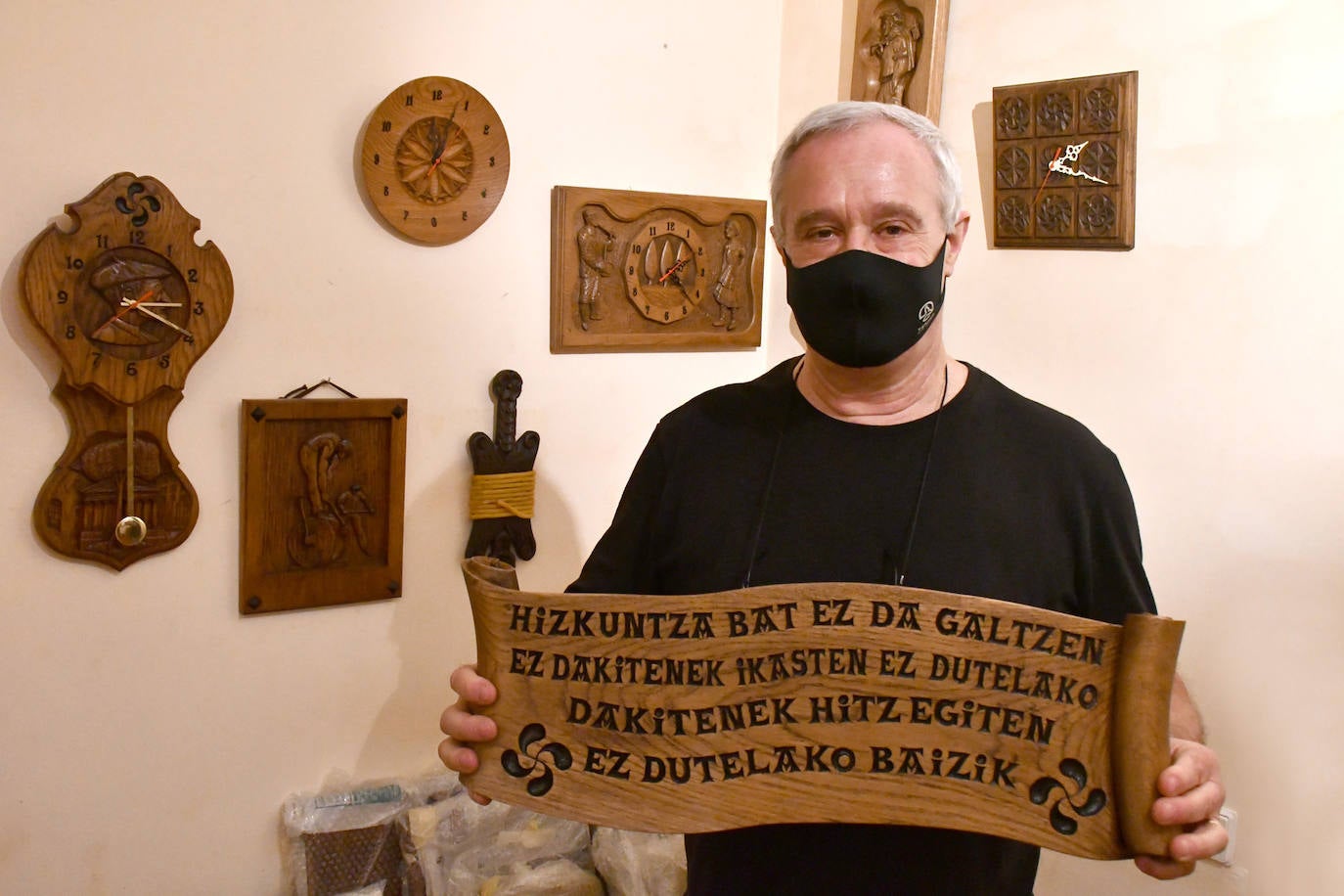 Jesus Vallejo berak egindako hainbat lanekin. 