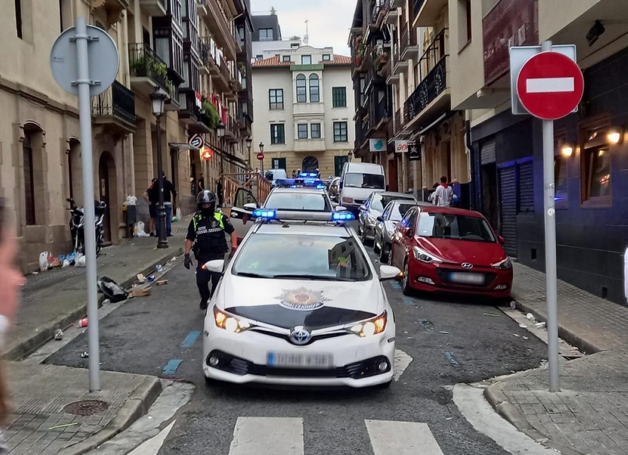 Imagen de la intervención policial durante la tarde del día 30 en la calle Legia.