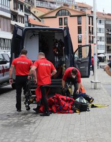 Imagen secundaria 2 - Miembros del operativo de rescate.