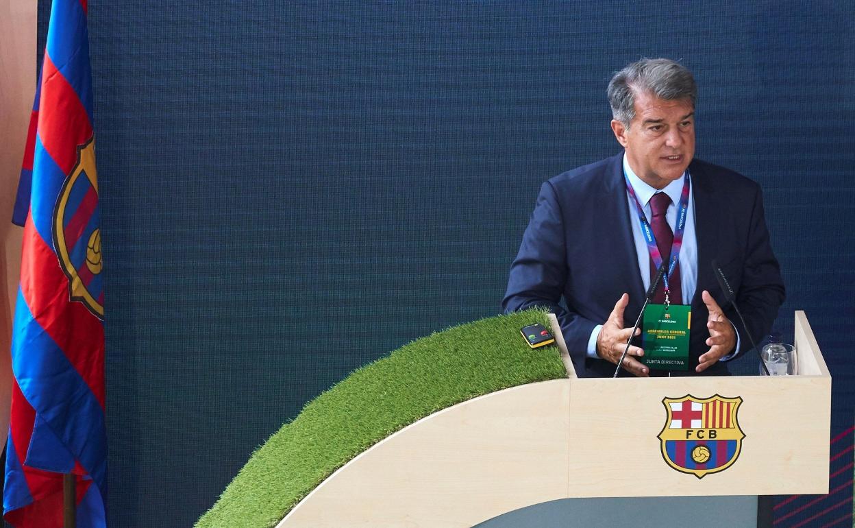 El presidente Laporta, en una intervención ante los socios. 
