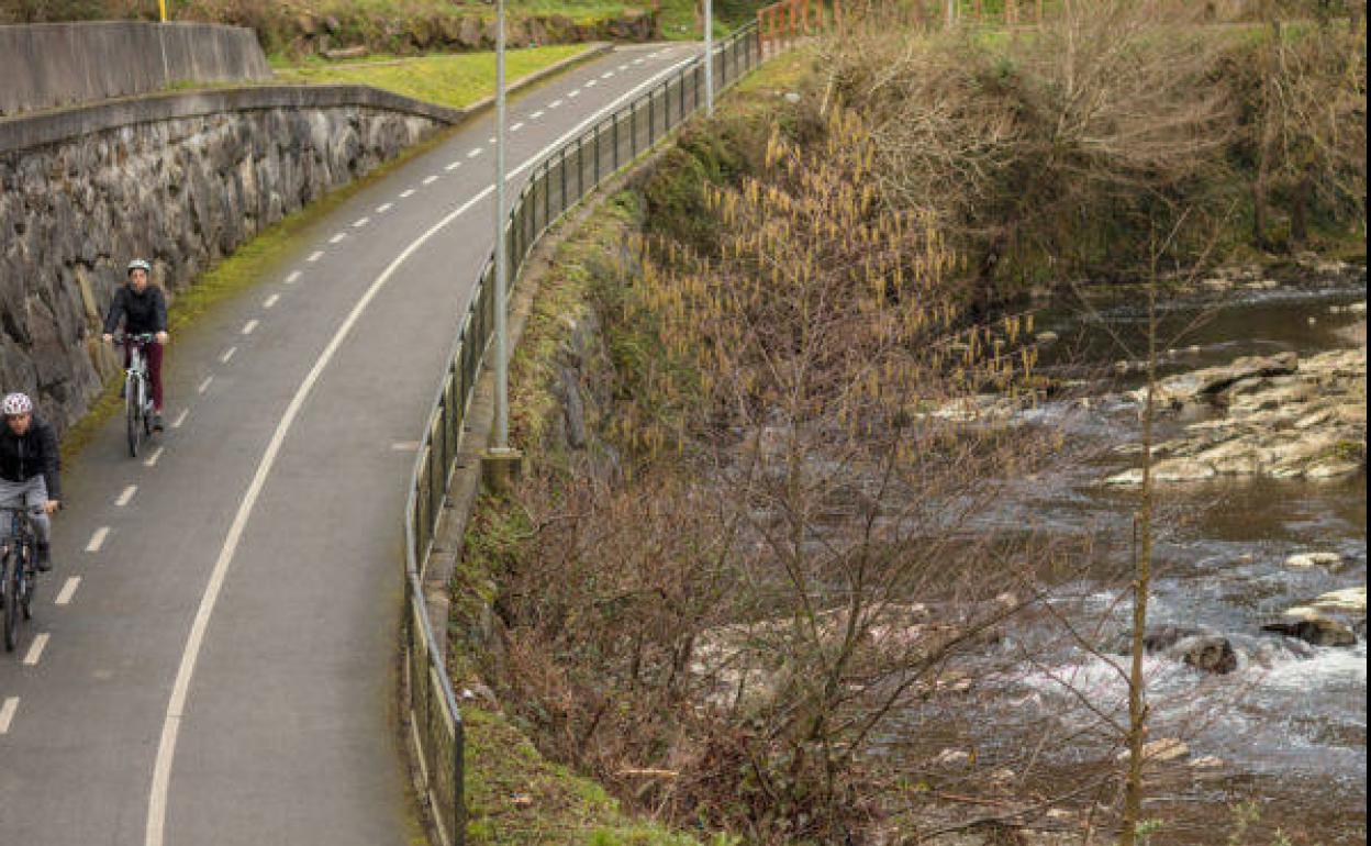 La ruta parte de Bergara y atraviesa Oñati, Arrasate, Aretxabaleta y Eskoriatza antes de entrar en Álava.