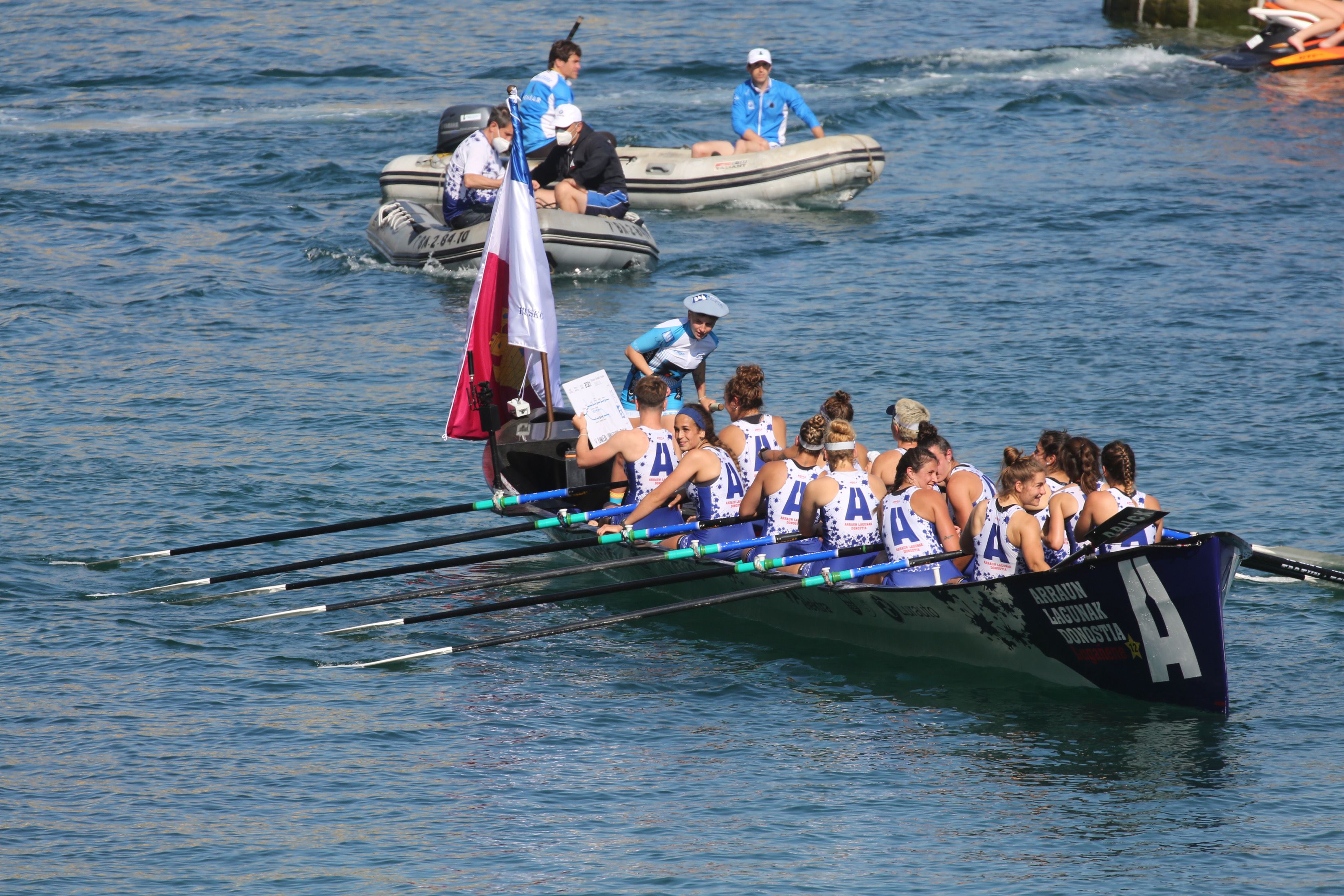 Las traineras de Arraun-Lagunak, Orio, Donostiarra y Hondarribia han remado hoy en la V Bandera Donostiarra-Turismo Castilla La Mancha, tercera jornada de la Liga Euskotren