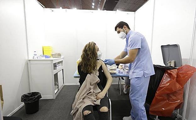 La mitad de los jóvenes vascos ya tiene cita para vacunarse