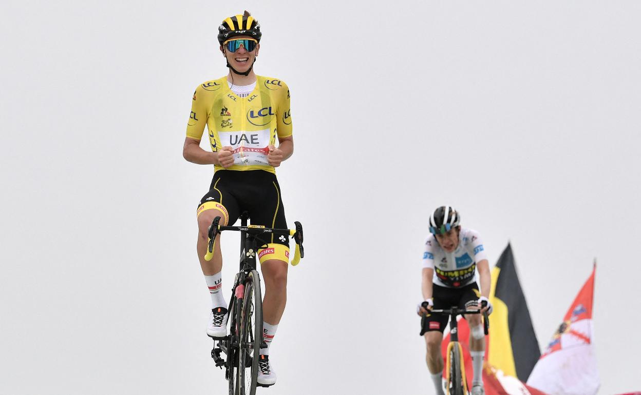 Tadej Pogacar, con la imagen que buscaba: ganar de amarillo en el Tour.