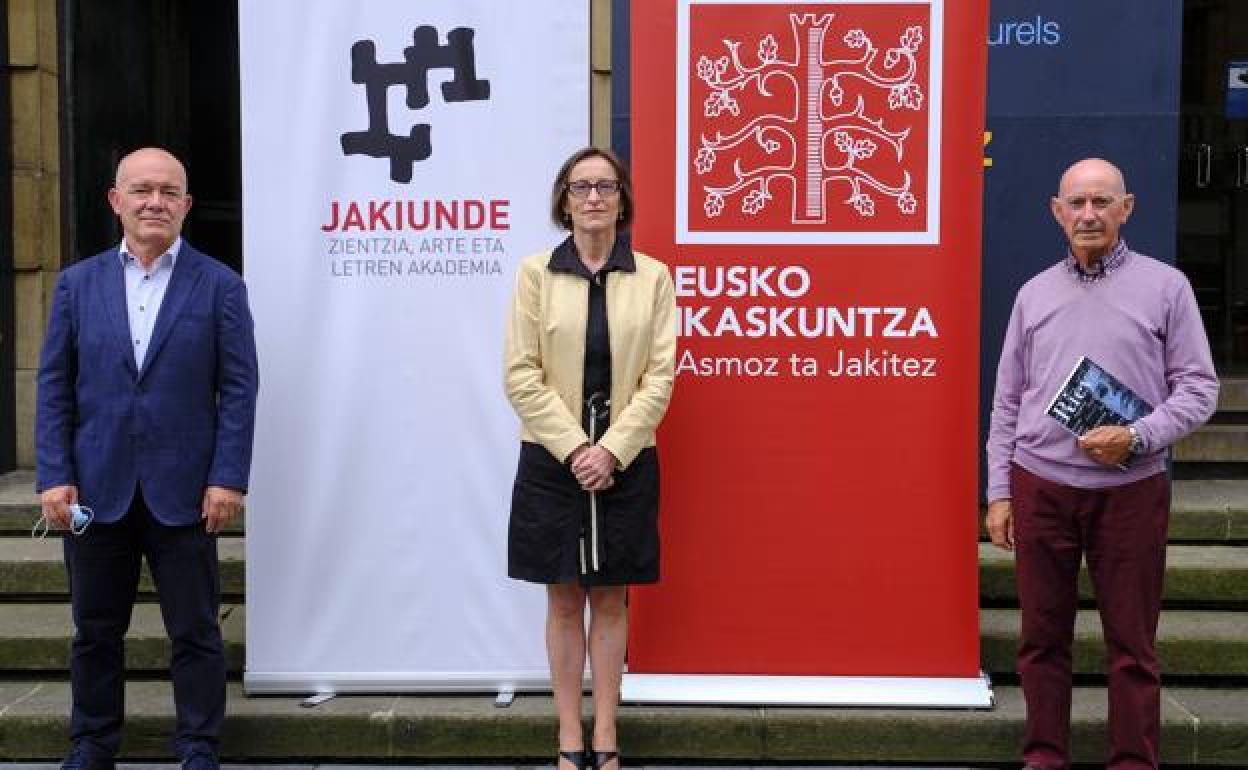 Juan Ignacio Pérez Iglesias, Ana Urkiza y Nicanor Ursúa. 