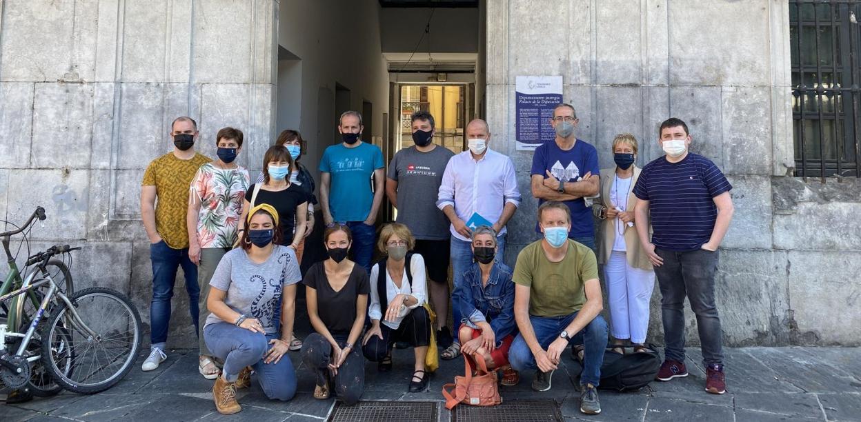 Imagen de los miembros que forman parte del nuevo Consejo, parte de la administración pública y agentes sociales del municipio. 