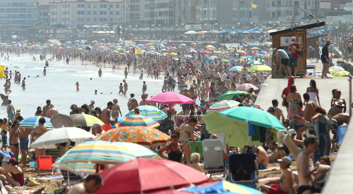 Fotos: Un domingo caluroso y a remojo