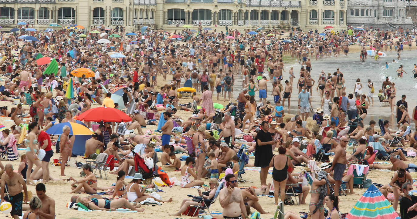 Fotos: Un domingo caluroso y a remojo