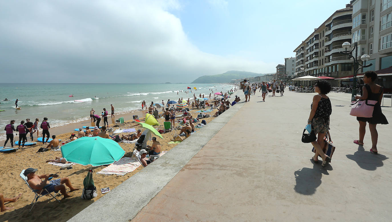 Fotos: Un domingo caluroso y a remojo