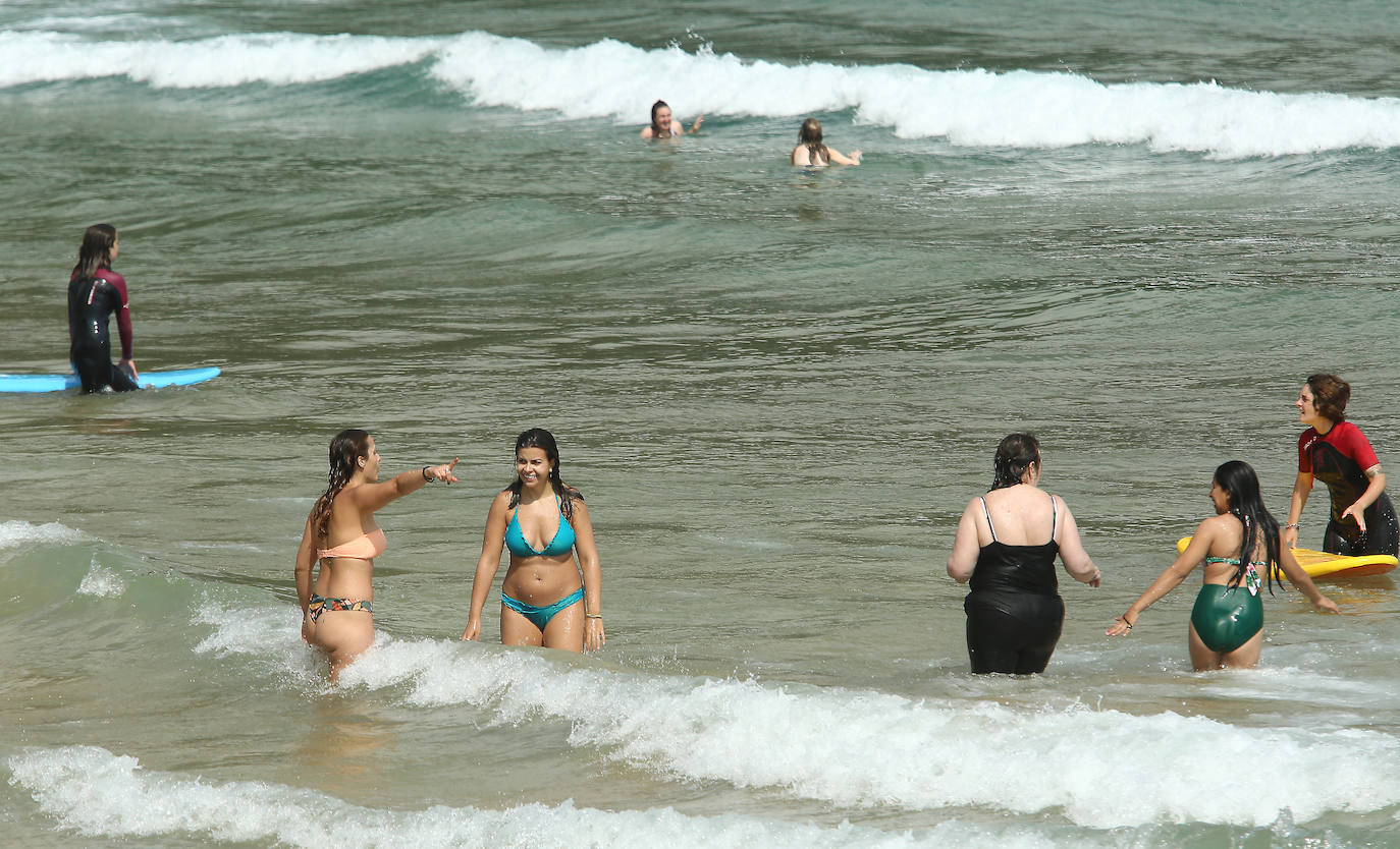 Fotos: Un domingo caluroso y a remojo