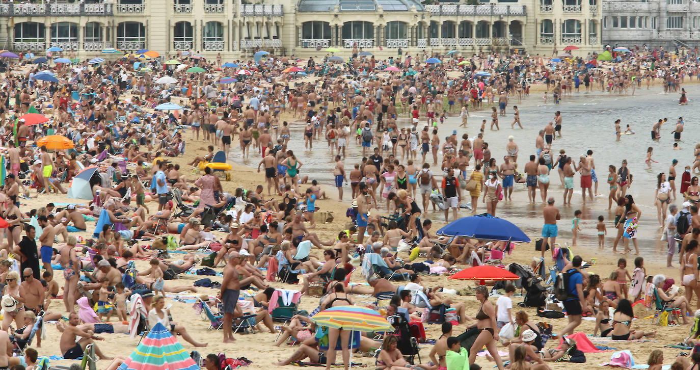 Fotos: Un domingo caluroso y a remojo