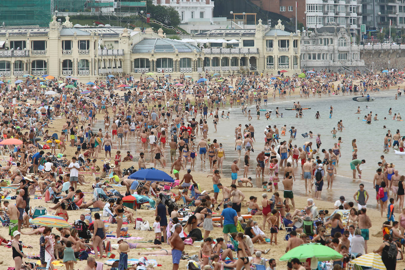 Fotos: Un domingo caluroso y a remojo