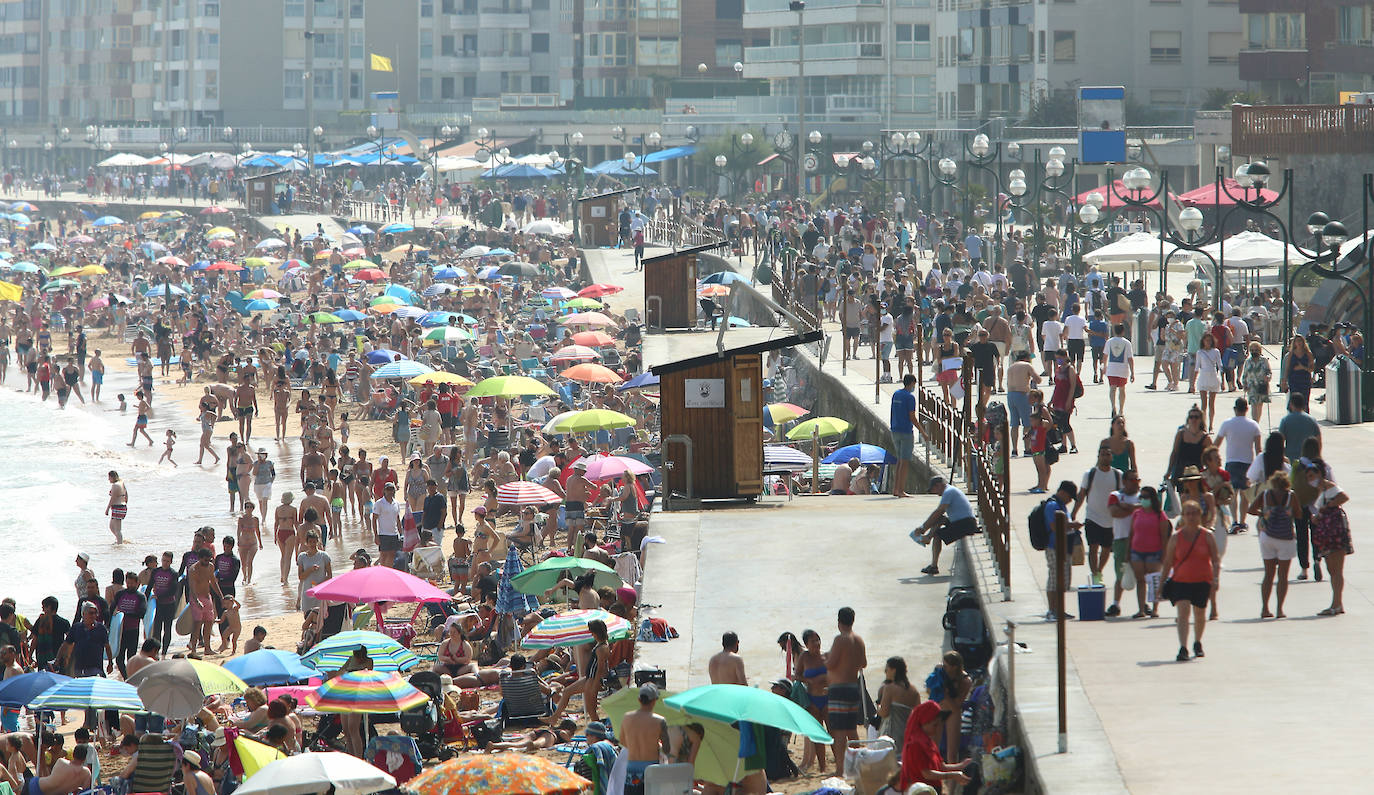 Fotos: Un domingo caluroso y a remojo