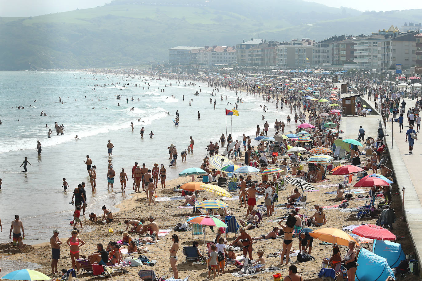 Fotos: Un domingo caluroso y a remojo